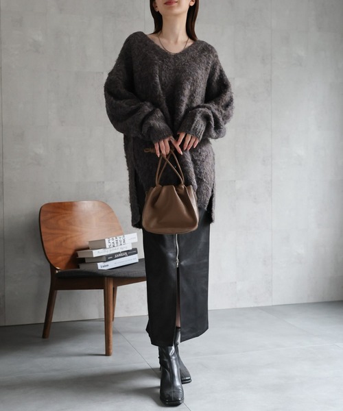 sakishimatokyo(サキシマトーキョー)の「<ふわふわ>ミックスシャギー Vネックニット(ニット/セーター・レディース・チャコールグレー/ピンク/ブラウン系/ベージュ・FREE)」の11枚目の写真