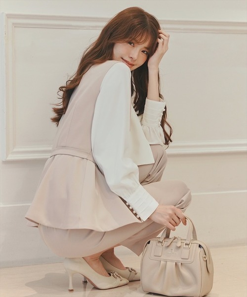 SWINGLE（スウィングル）の「ベルテッドペプラムジレ（シャツ/ブラウス・レディース・ベージュ/ネイビー/ピンク・FREE）」の5枚目の写真