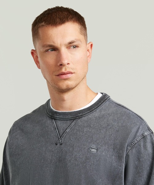 G-STAR（ジースター）の「WASHED SWEATER/ヴィンテージライクウォッシュド加工オーバーダイオーバーサイズスウェット/トレーナー（スウェット・メンズ・ブラウン系その他/ブラック系その他/ブルー系その他・X-SMALL/SMALL/MEDIUM/LARGE/X-LARGE）」の5枚目の写真