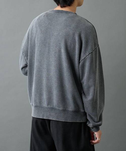 COLONY 2139（コロニートゥーワンスリーナイン）の「パウダー加工スウェットクルーネック（スウェット・メンズ・バーガンディー/ブラック/グレー・LARGE/MEDIUM）」の6枚目の写真