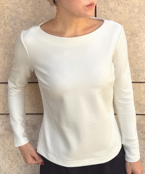 JENNE（ジェンヌ）の「美バストライン裏起毛カットソー（Tシャツ/カットソー・レディース・ベージュ/アイボリー・SMALL/MEDIUM/LARGE）」の2枚目の写真