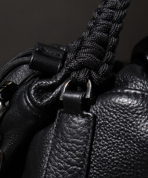 welise（ウェライズ）の「【welise×ADAMPATEK】-ミディアム- リアルレザー 2wayショルダードローストリングバッグ/巾着バッグ（ショルダーバッグ・メンズ・ブラック・FREE）」の6枚目の写真