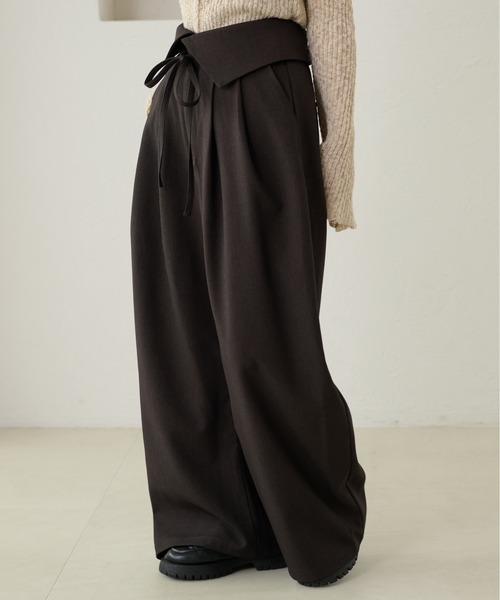 apres jour clair(アプレジュールクレア)の「【apres jour clair】ラップデザインタックパンツ(その他パンツ・レディース・グレイッシュベージュ/ダークブラウン/ブラウン系その他/ブラック・MEDIUM/SMALL/LARGE)」の3枚目の写真