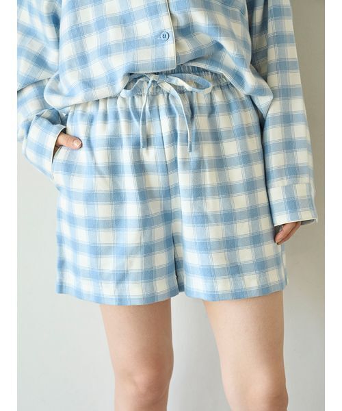 gelato pique（ジェラートピケ）の「プレッピーネルチェックショートパンツ（ルームウェア/パジャマ・レディース・ブルー/イエロー・F）」の4枚目の写真