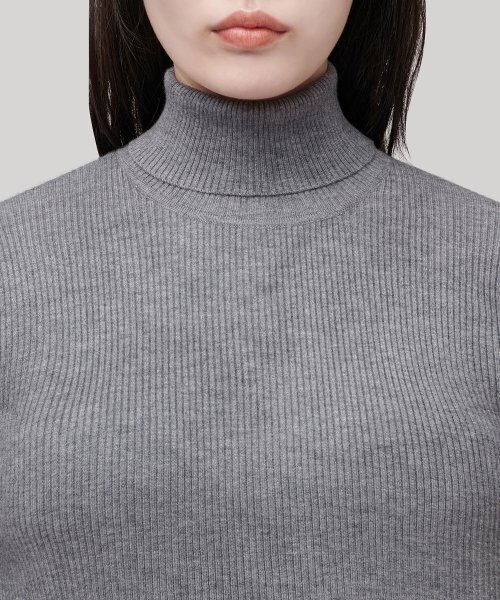 MUSINSA STANDARD WOMAN（ムシンサスタンダードウーマン）の「レディースリブ編みスリムタートルネックニット[ミディアムグレー]（ニット/セーター・レディース・その他・MEDIUM/LARGE/X-SMALL/SMALL）」の9枚目の写真