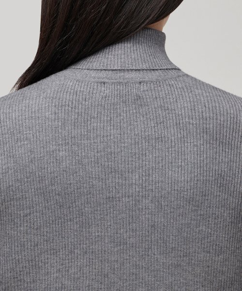 MUSINSA STANDARD WOMAN（ムシンサスタンダードウーマン）の「レディースリブ編みスリムタートルネックニット[ミディアムグレー]（ニット/セーター・レディース・その他・MEDIUM/LARGE/X-SMALL/SMALL）」の10枚目の写真