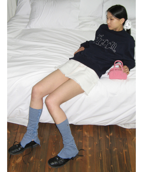 SINOON（シヌーン）の「DENIM MINI SKIRT (OFF WHITE)（スカート・レディース・アイボリー・MEDIUM/SMALL）」の2枚目の写真