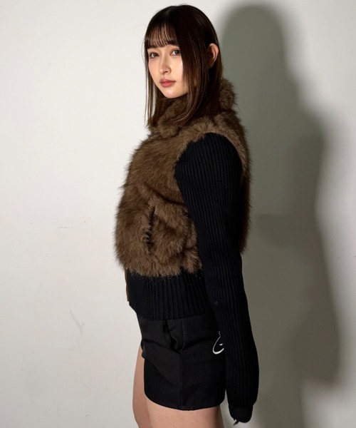 .KOM(ドットコム)の「A'GEM/9 × .kom 『.kom/ドットケーオーエム』【Y2K】フェイクファー×切替ニット(ニット/セーター・レディース・ブラック/ホワイト・FREE)」の6枚目の写真
