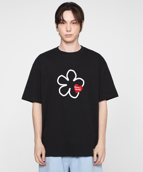 GRAVER（グレーバー）の「[ユニセックス]ラインフラワーハートロゴ半袖Tシャツ_ブラック（Tシャツ/カットソー・レディース・ブラック・MEDIUM/SMALL/LARGE）」の2枚目の写真
