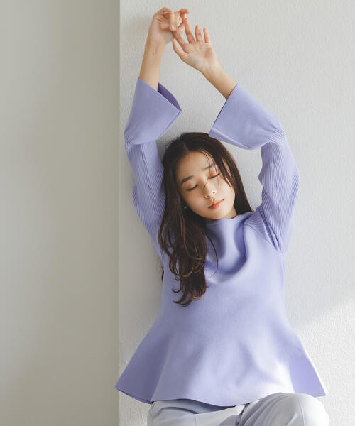 NATURAL BEAUTY BASIC(ナチュラルビューティーベーシック)の「◇ベルスリーブペプラムニット(ニット/セーター・レディース・オフホワイト/ラベンダー/ライトグリーン・FREE)」の3枚目の写真