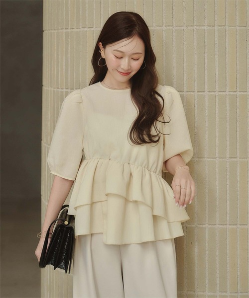 titivate（ティティベイト）の「イレギュラーヘムペプラムトップス（Tシャツ/カットソー・レディース・ブラック/オフホワイト/ライトイエロー/ブルー・M/L/S）」の4枚目の写真