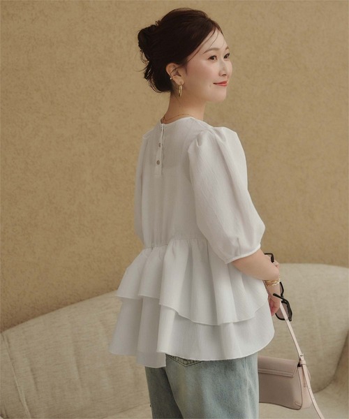 titivate（ティティベイト）の「イレギュラーヘムペプラムトップス（Tシャツ/カットソー・レディース・ブラック/オフホワイト/ライトイエロー/ブルー・M/L/S）」の13枚目の写真