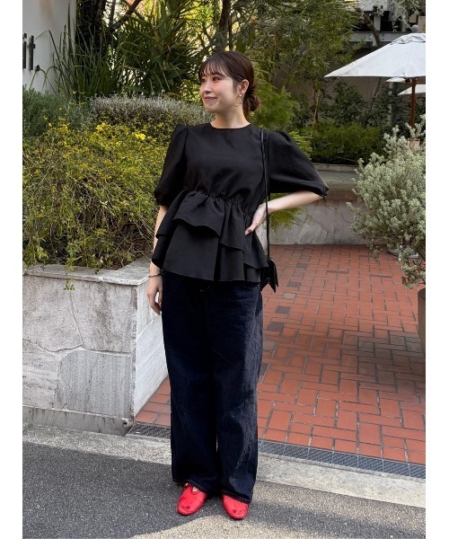titivate（ティティベイト）の「イレギュラーヘムペプラムトップス（Tシャツ/カットソー・レディース・ブラック/オフホワイト/ライトイエロー/ブルー・M/L/S）」の6枚目の写真