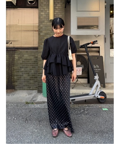 titivate(ティティベイト)の「イレギュラーヘムペプラムトップス(Tシャツ/カットソー・レディース・ブラック/オフホワイト/ライトイエロー/ブルー・M/L/S)」の12枚目の写真