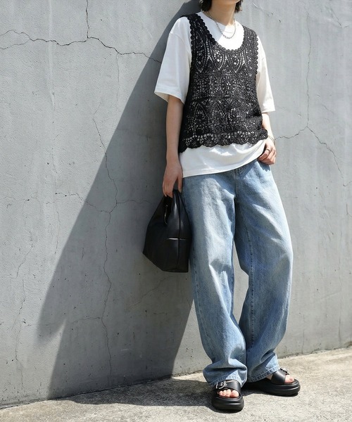 antiqua(アンティカ)の「透かし編み クロシェ ニットベスト(ベスト・レディース・ナチュラル/ブラック・ONESIZE)」の4枚目の写真