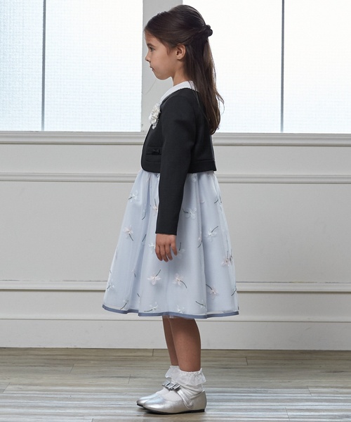 petit main（プティマイン）の「【フォーマル】フラワー刺しゅうOP+衿つきJKセット（スーツセット・キッズ・サックスブルー・110cm/130cm/120cm）」の2枚目の写真