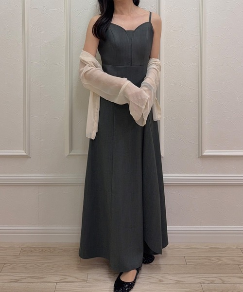 junoah(ジュノア)の「ラッフルフレアキャミワンピース(ワンピース・レディース・チャコール/アイボリー/ブラック・MEDIUM/SMALL/LARGE)」の3枚目の写真