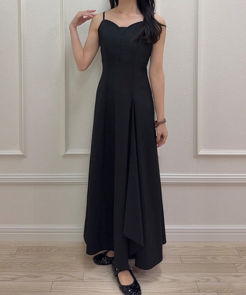 junoah(ジュノア)の「ラッフルフレアキャミワンピース(ワンピース・レディース・チャコール/アイボリー/ブラック・MEDIUM/SMALL/LARGE)」の2枚目の写真