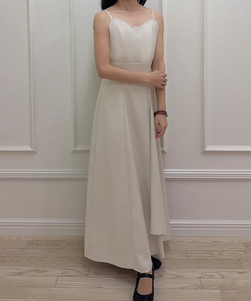 junoah(ジュノア)の「ラッフルフレアキャミワンピース(ワンピース・レディース・チャコール/アイボリー/ブラック・MEDIUM/SMALL/LARGE)」の8枚目の写真