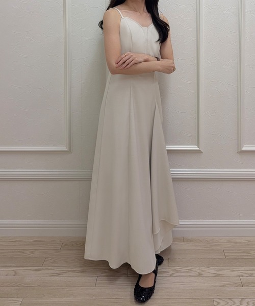 junoah(ジュノア)の「ラッフルフレアキャミワンピース(ワンピース・レディース・チャコール/アイボリー/ブラック・MEDIUM/SMALL/LARGE)」の9枚目の写真