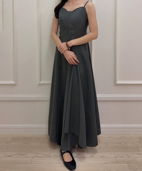 junoah(ジュノア)の「ラッフルフレアキャミワンピース(ワンピース・レディース・チャコール/アイボリー/ブラック・MEDIUM/SMALL/LARGE)」の12枚目の写真