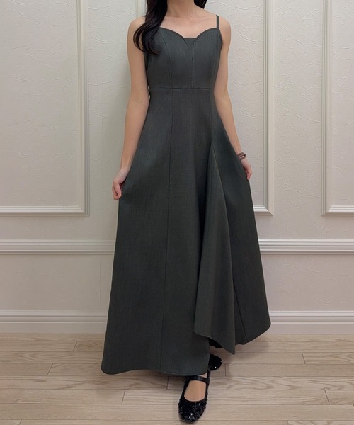 junoah(ジュノア)の「ラッフルフレアキャミワンピース(ワンピース・レディース・チャコール/アイボリー/ブラック・MEDIUM/SMALL/LARGE)」の13枚目の写真