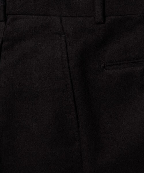 Camoshita（カモシタ）の「＜Camoshita＞モールスキン １プリーツ スラックス（スラックス・メンズ・ブラック・48/46）」の4枚目の写真