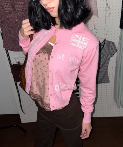 SHAGGIE(シャギー)の「ユニオンジャックプリントクルーネックニットカーディガン(カーディガン/ボレロ・レディース・ネイビー/ピンク/グレー・FREE)」の7枚目の写真