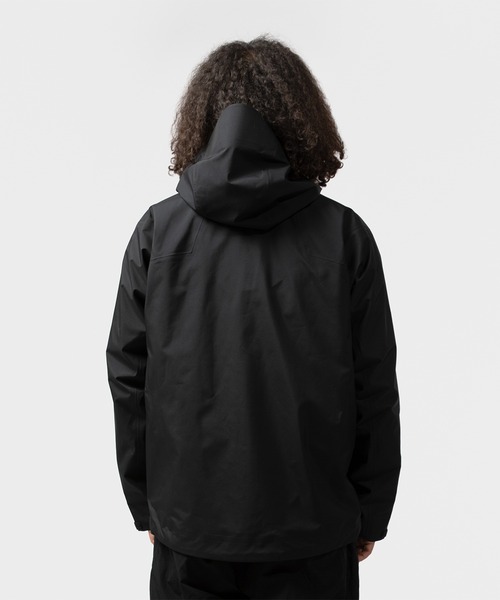 GOLDWIN（ゴールドウィン）の「GOLDWIN GORE-TEX 3L Jacket ゴールドウイン ゴアテックススリーレイヤージャケット（ユニセックス）（テーラードジャケット・メンズ・ブラック・2/3）」の3枚目の写真