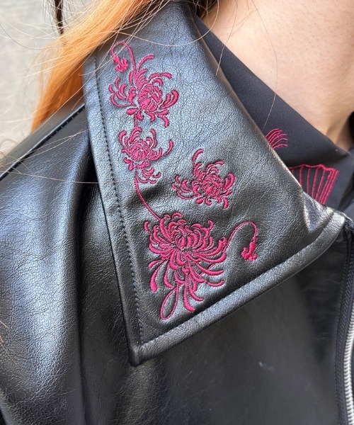 REZEN(リゼン)の「菊刺繍合皮ブルゾン(ブルゾン・メンズ・ローズ/ライトグレー・LARGE/MEDIUM)」の3枚目の写真