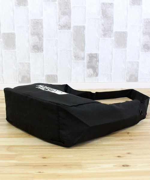 THE NORTH FACE(ザノースフェイス)の「TNF ビッグロゴショルダーバッグ 韓国ライン BIG ROGO SHOULDER BAG The North Face Korea Line WHITE LABEL(ショルダーバッグ・メンズ・ブラック・ONE)」の7枚目の写真