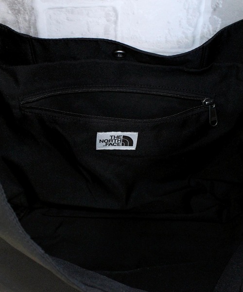 THE NORTH FACE(ザノースフェイス)の「TNF ビッグロゴショルダーバッグ 韓国ライン BIG ROGO SHOULDER BAG The North Face Korea Line WHITE LABEL(ショルダーバッグ・メンズ・ブラック・ONE)」の9枚目の写真