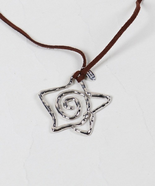 SPINNS（スピンズ）の「紐ネックレス/渦スター（ネックレス・レディース・シルバー・ONESIZE）」の2枚目の写真