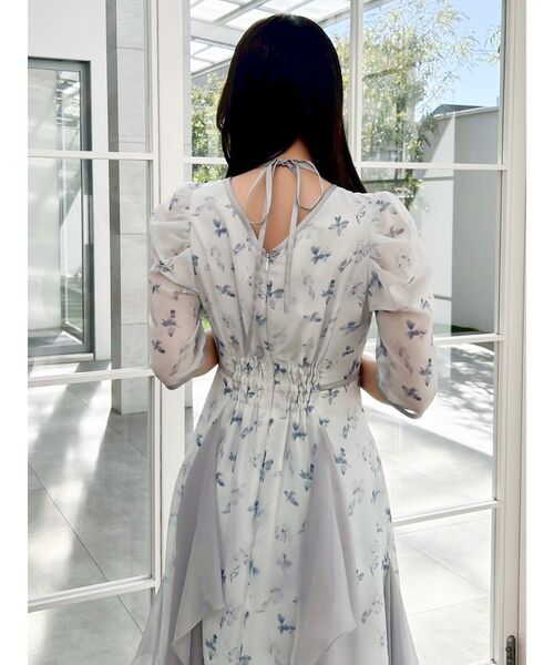 dazzlin（ダズリン）の「マチラッフルフラワープリントワンピース（ワンピース・レディース・ブルー/オフホワイト/ピンク・MEDIUM/SMALL）」の4枚目の写真