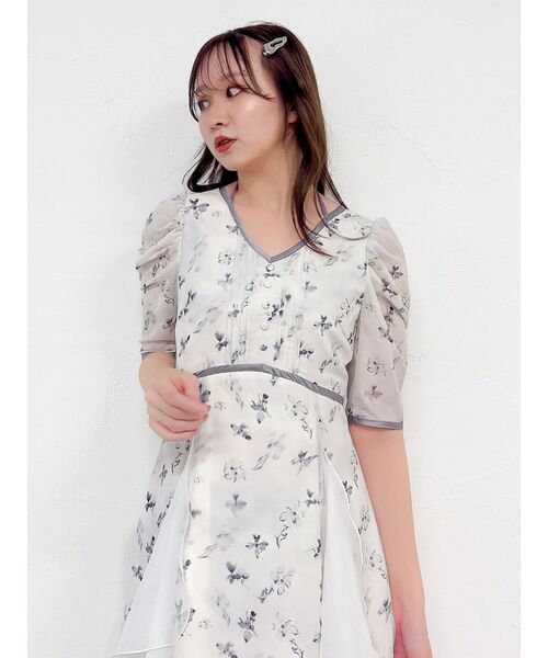 dazzlin（ダズリン）の「マチラッフルフラワープリントワンピース