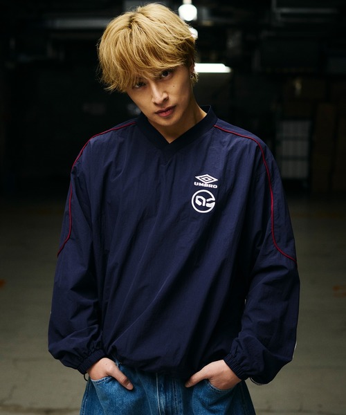 UMBRO(アンブロ)の「UMBRO/アンブロ UMBROフハクピステ ジャケット UM26SSAL-TP02 ムラサキスポーツ限定(その他アウター・メンズ・ブラック/ネイビー・M/L)」の1枚目の写真