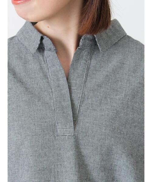 Samansa Mos2（サマンサ モスモス）の「後ろボタンスキッパーチュニック（シャツ/ブラウス・レディース・チャコールグレー/ブルー/ピンク/オフホワイト・F）」の11枚目の写真