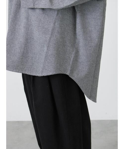 Samansa Mos2（サマンサ モスモス）の「後ろボタンスキッパーチュニック（シャツ/ブラウス・レディース・チャコールグレー/ブルー/ピンク/オフホワイト・F）」の13枚目の写真