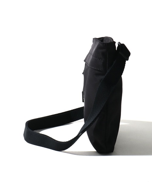 Calvin Klein(カルバン・クライン)の「【Calvin Klein/カルバンクライン】BOLD FLATPACK / ボールド フラットパック ショルダーバッグ(ショルダーバッグ・メンズ・ブラック・FREE)」の4枚目の写真
