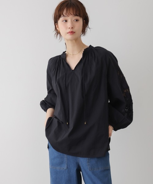 Bou Jeloud（ブージュルード）の「袖カットワークレースブラウス（シャツ/ブラウス・レディース・ブラック/オフホワイト・38）」の3枚目の写真