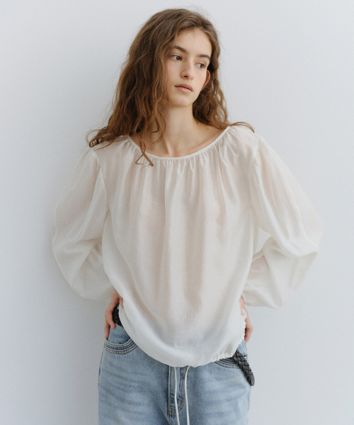 URAGO(ユラーゴ)の「Sheer shirring blouse(シャツ/ブラウス・レディース・スカイブルー/アイボリー・FREE)」の3枚目の写真