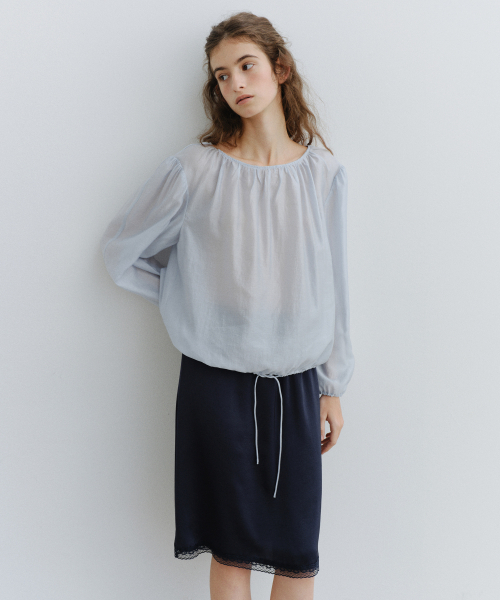 URAGO(ユラーゴ)の「Sheer shirring blouse(シャツ/ブラウス・レディース・スカイブルー/アイボリー・FREE)」の5枚目の写真