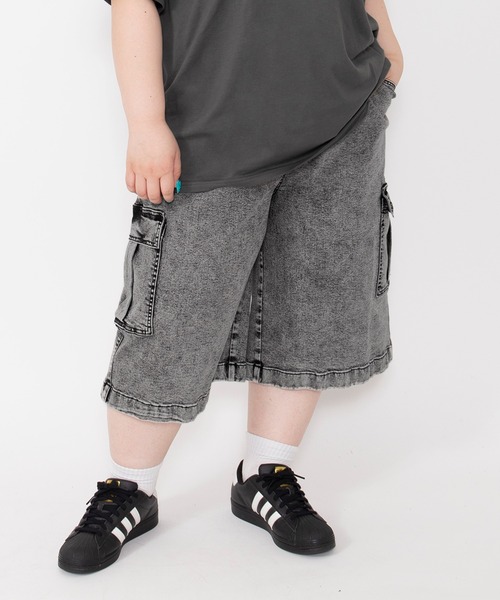 PUNYUS（プニュズ）の「デニムカーゴハーフパンツ（デニムパンツ・レディース・ブラック/ライトブルー・2/1/5/4/3）」の13枚目の写真