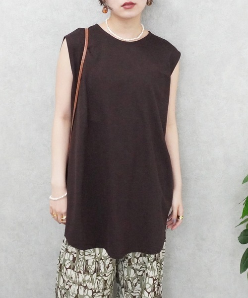 SELECT LEVERY(セレクトリベリー)の「天竺 ノースリーブ チュニック Tシャツ(Tシャツ/カットソー・レディース・ブラック/ブラウン/オフホワイト・MEDIUM)」の3枚目の写真