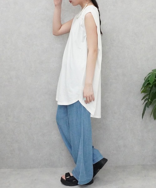 SELECT LEVERY(セレクトリベリー)の「天竺 ノースリーブ チュニック Tシャツ(Tシャツ/カットソー・レディース・ブラック/ブラウン/オフホワイト・MEDIUM)」の7枚目の写真