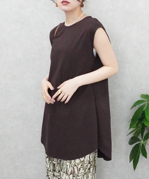 SELECT LEVERY(セレクトリベリー)の「天竺 ノースリーブ チュニック Tシャツ(Tシャツ/カットソー・レディース・ブラック/ブラウン/オフホワイト・MEDIUM)」の9枚目の写真