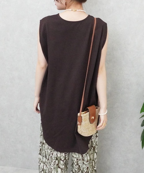 SELECT LEVERY(セレクトリベリー)の「天竺 ノースリーブ チュニック Tシャツ(Tシャツ/カットソー・レディース・ブラック/ブラウン/オフホワイト・MEDIUM)」の13枚目の写真