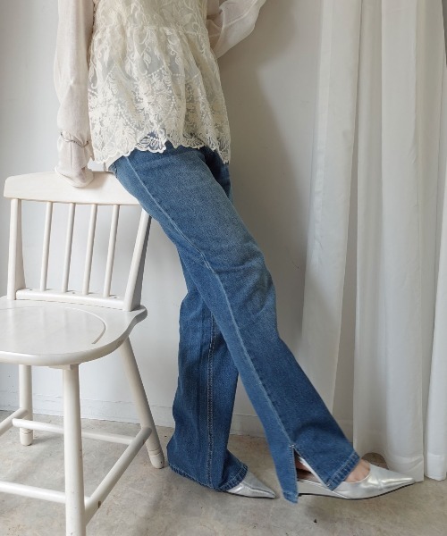 CORNERS（コーナーズ）の「デニムスリムストレートスリットパンツ（デニムパンツ・レディース・ライトブルー/ブラック/ブルー・L/M）」の3枚目の写真