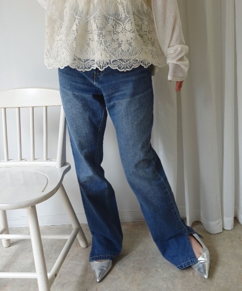 CORNERS（コーナーズ）の「デニムスリムストレートスリットパンツ（デニムパンツ・レディース・ライトブルー/ブラック/ブルー・L/M）」の4枚目の写真