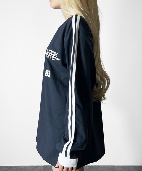 MATU:TA（マトゥータ）の「【スポーツライクデザイン】ユニフォーム風ロングTシャツ / オーバーサイズロンT スポーツmix 華奢見え ラウンドネック ゆったり レタリング カジュアル 海外ガール ストリート 長袖 3カラー ホワイト ブラック ネイビー（Tシャツ/カットソー・レディース・ホワイト/ネイビー/ブラック・FREE）」の5枚目の写真